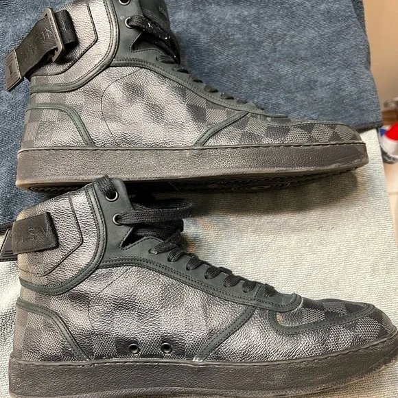 Men’s Louis Vuitton shoes - Picture 6 of 8